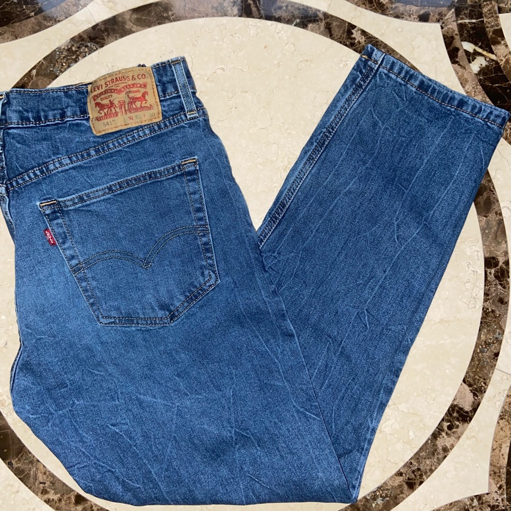 Levi Jeans. Size: 32-30. 541